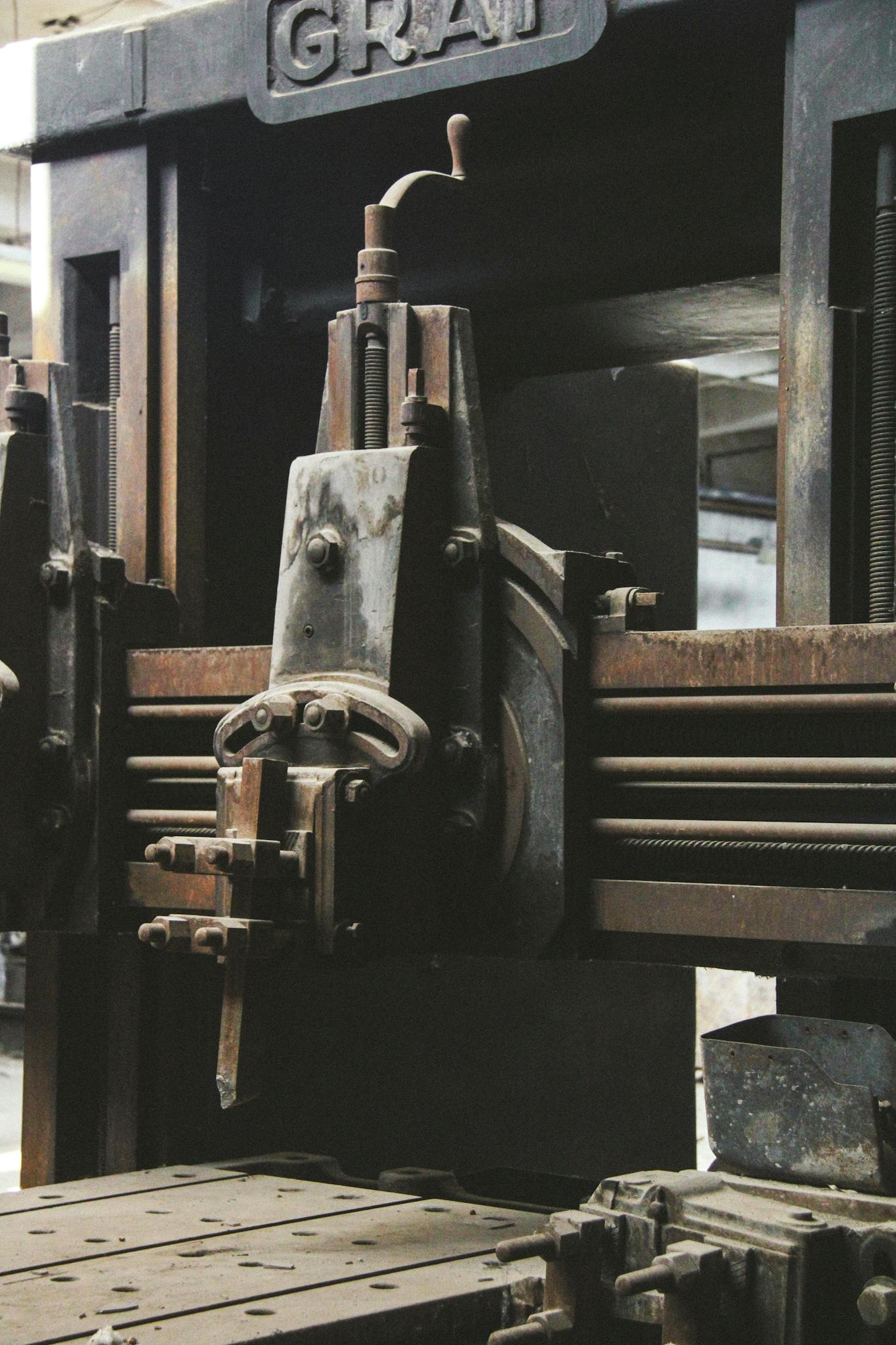 Detailed view of a metalworking machine inside a factory in Kayseri, Türkiye.